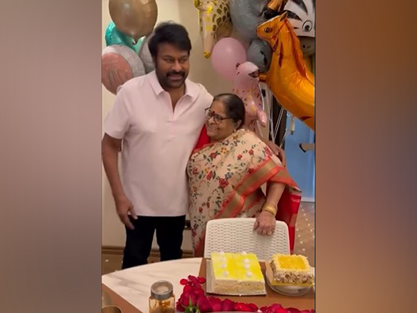 Chiranjeevi with his mother (Photo/instagram/@chiranjeevikonidela)