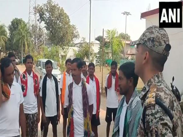 Narayanpur SP, Prabhat Kumar with surrendered Naxals (Photo/ANI)