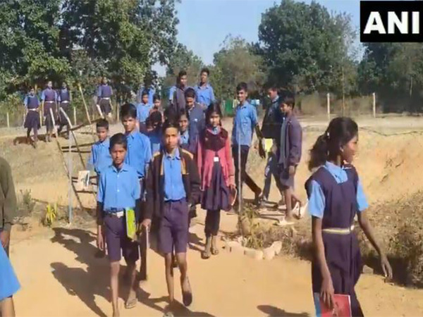  School children from Class 1st to 8th are now relieved of heavy school bags (Photo/ANI)