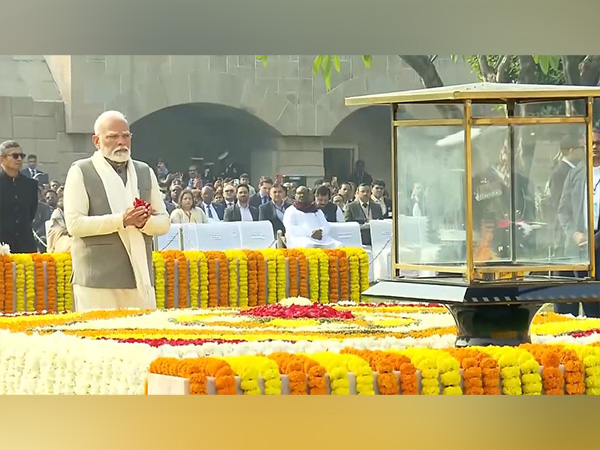 PM Modi paying tribute to Mahatma Gandhi (Photo/ANI)