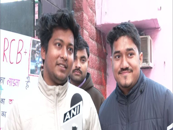 Fans of Virat Kohli (Photo: ANI)