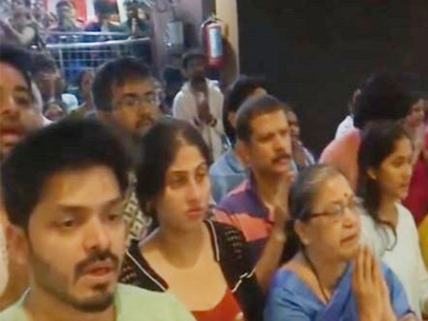 Devotees at  Siddhivinayak Temple (Image source: ANI)