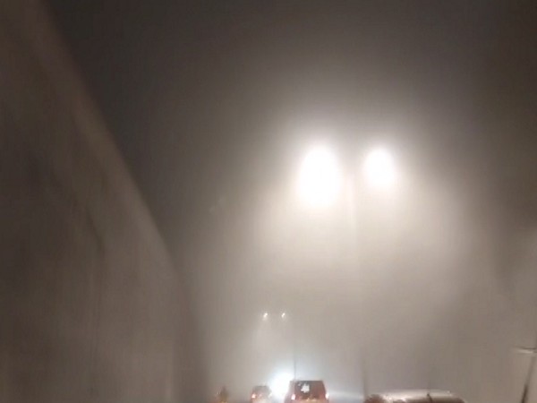 Fog engulfs Delhi in the early morning hours (Photo/ANI)