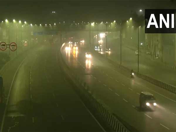 A dense layer of fog blankets Akshardham Temple area, Delhi, on Sunday morning (Photo/ANI)