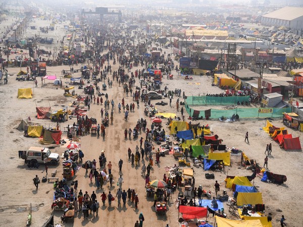 Devotees arrive to take a dip at Triveni Sangam during the Maha Kumbh Mela 2025 (Photo/ANI)