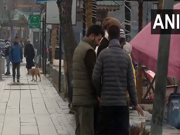 Srinagar continues to feel the winter chill (Photo/ANI) 