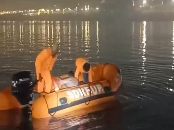 SDRF rescues youth from drowning in Yamuna at Prayagraj. (Photo/@SDRF_UP)