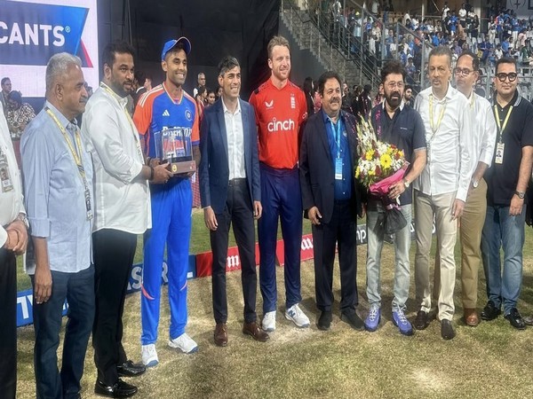Rishi Sunak with Suryakumar Yadav and Jos Buttler. (Picture: X/@RishiSunak)