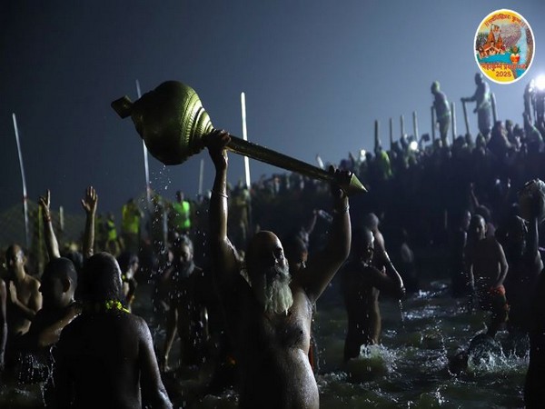 'Amrit Snan' on the Ghats by Naga ascetics (Photo/@MahaKumbh_2025)