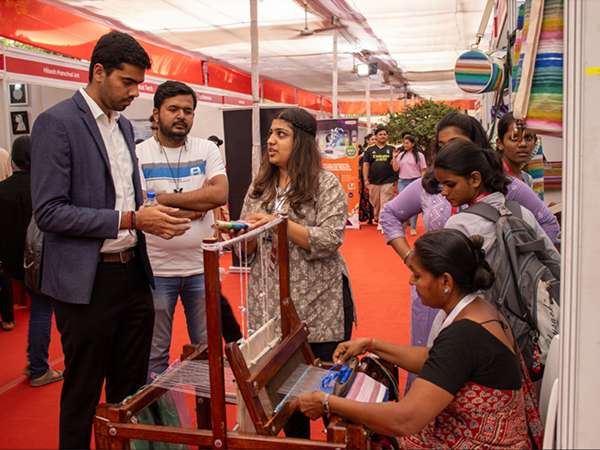 Shardul Rao, Scientist-C at the Department of Science & Technology, Government of India, interacts with innovators and makers at Maker Mela 2024, Somaiya Vidyavihar University.