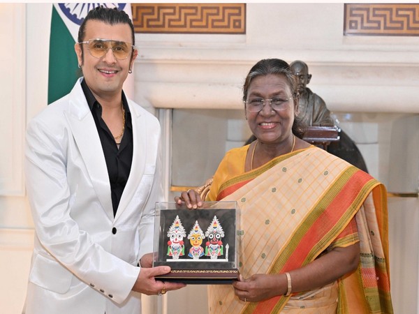 Sonu Nigam, President Droupadi Murmu (Image source: X/ President of India)
