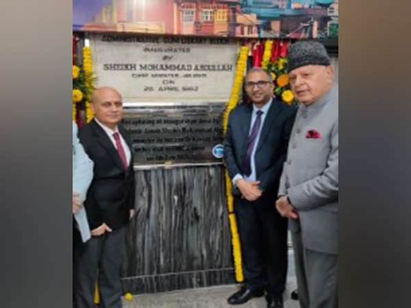 Former J-K CM Farooq Abdullar at Jammu GMC. (Photo/GMC Jaammu) 