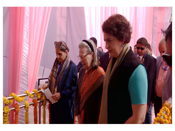 Sonia Gandhi with daughter Priyanka Gandhi (Photo/ANI)