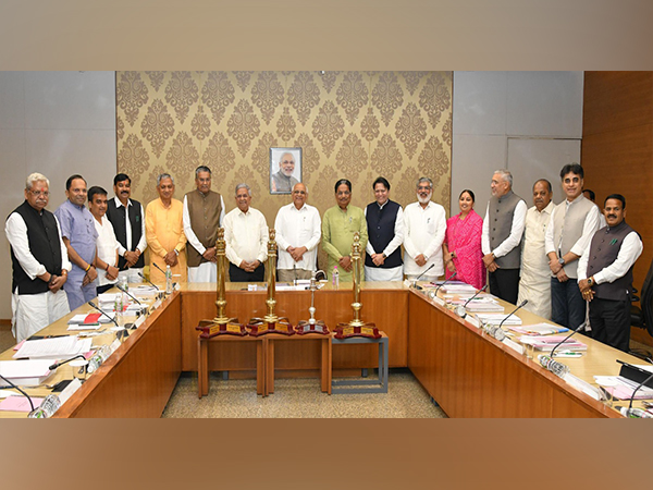 Gujarat’s trophy for winning popular choice tableau award presented during State Cabinet meeting (Photo/Gujarat CMO)