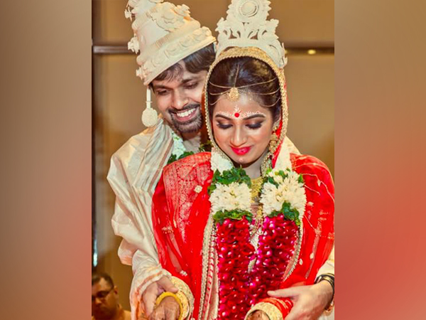 Shreya Ghoshal and Shiladitya M (Image Source: Instagram/@shreyaghoshal)