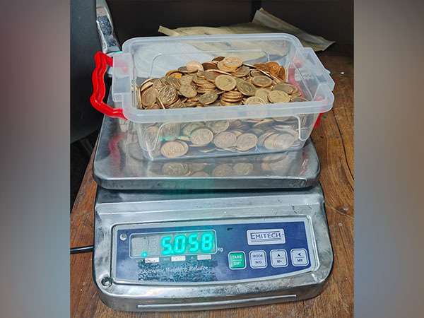 10 kg of gold coins worth Rs 7.8 crore seized at Delhi Airport from two passengers (Photo/X/@AirportGenCus)