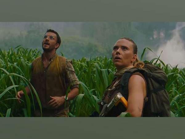 Jonathan Bailey, Scarlett Johansson in a still from ‘Jurassic World: Rebirth’  (Photo/Instagram/@universalpictures)