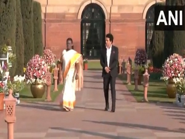 Sachin Tendulkar meets President Droupadi Murmu. (Picture: ANI)