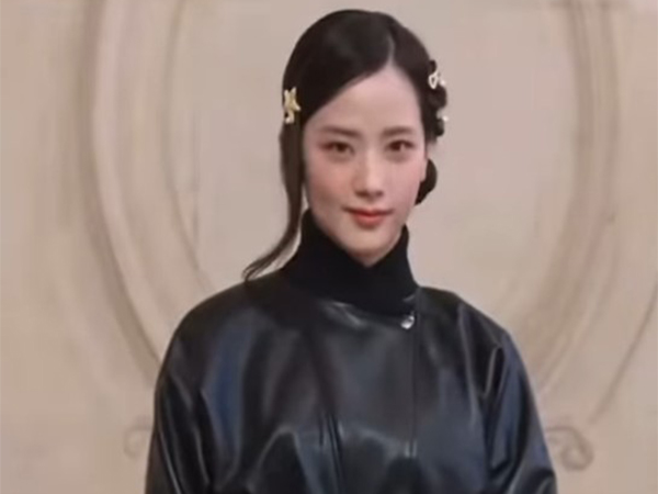 Jisoo (Image source: Instagram @sooyaaa__)