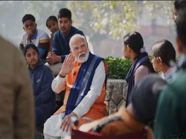 Prime Minister Narendra Modi with students (Photo/Screngrab of video shared by PMO)