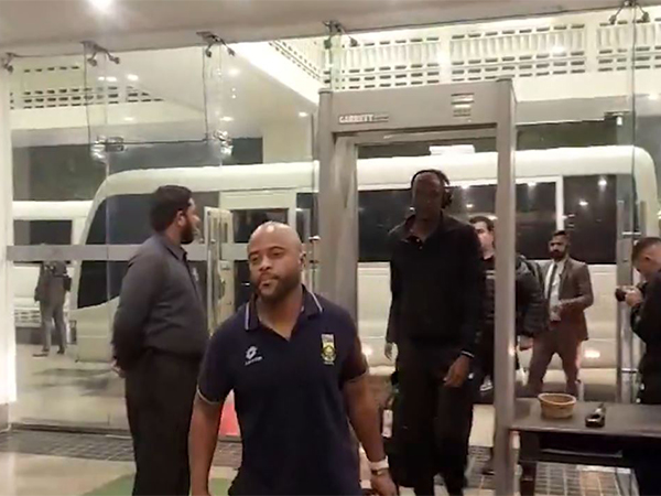 SA captain Temba Bavuma with team in Lahore (Photo: @TheRealPCB/X) 