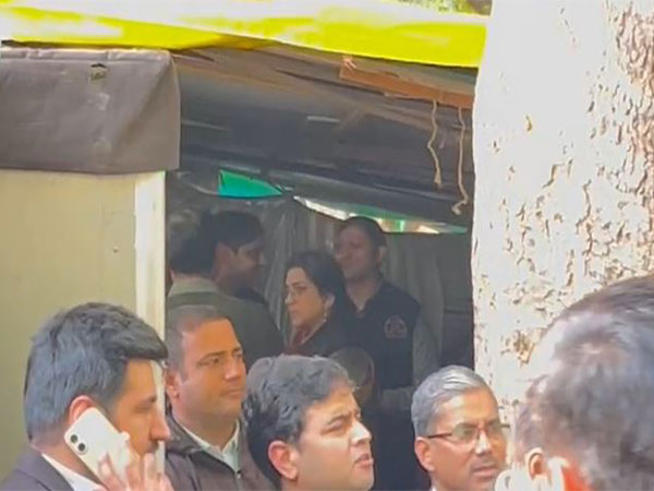 Visuals of ACB team at AAP convenor Arvind Kejriwal's residence (Photo/ANI)