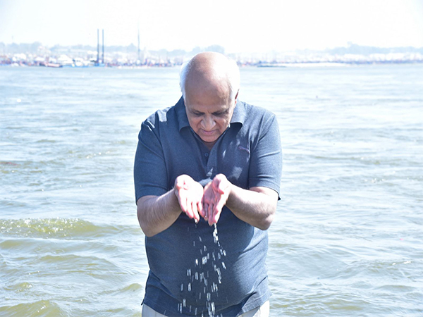 Gujarat Chief Minister Bhupendra Patel taking holy dip in Triveni Sangam (Photo/ANI)