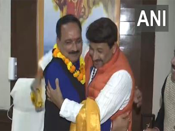 Manoj Tiwari, Virendraa Sachdeva celebrate BJP's Delhi win after 27 years.(Photo/ANI)