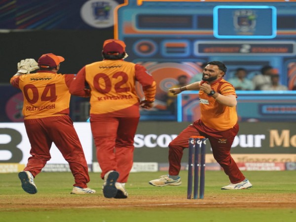  KVN Bangalore Strikers players celebrating after taking a wicket (Photo: ISPL)