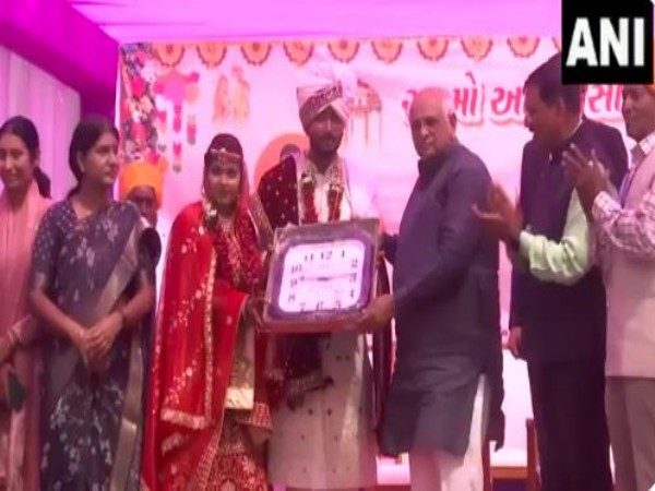  Chief Minister Bhupendra Patel gives blessings and conveys best wishes to the newlywed couples (Photo/ANI)