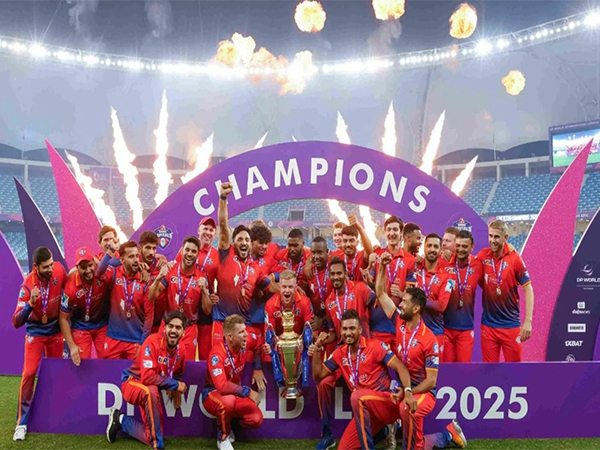 Dubai Capitals with the trophy. (Photo- ILT20)