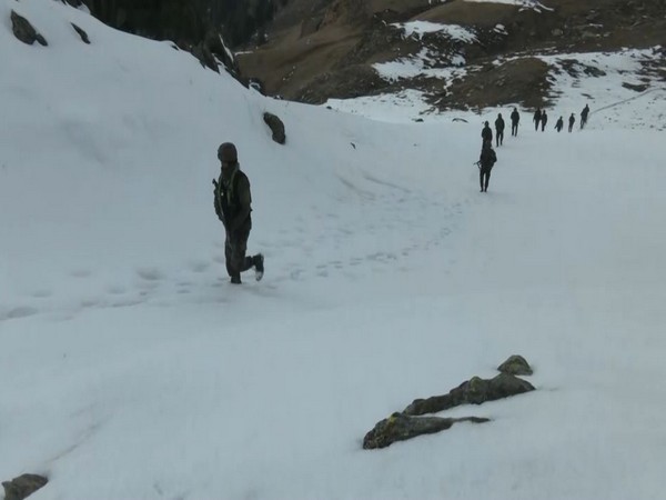 Army personnel conduct patrolling in snow-covered Doda. (Photo/ANI)