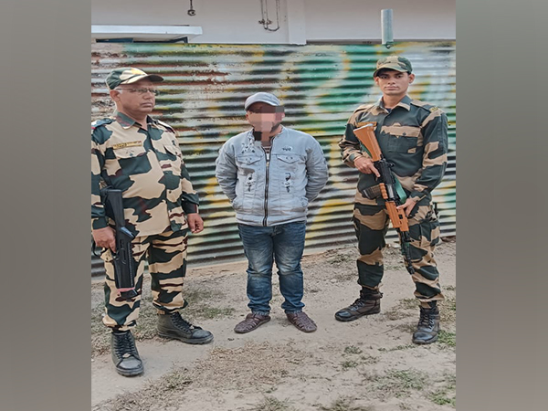 BSF Meghalaya personnel apprehend a suspect near India-Bangladesh border.(Photo/@BSFPressRelease)