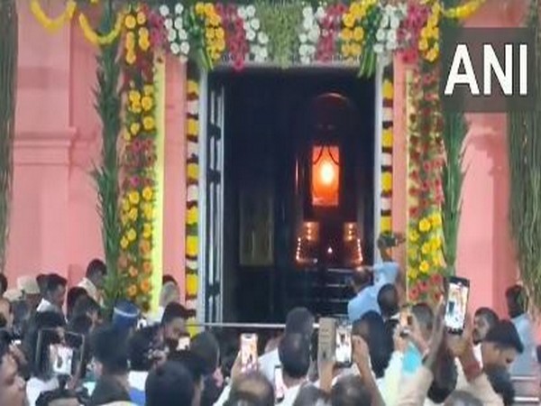 Thousands witness Jyothi Darshan at Sathya Gnana Sabha in Cuddalore (Photo/ANI)