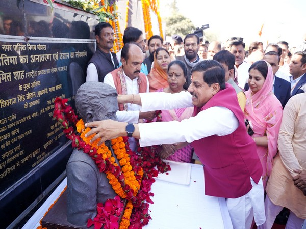 MP CM Mohan Yadav garlanding the statue of Deendayal Upadhyaya (Photo/X @DrMohanYadav51)