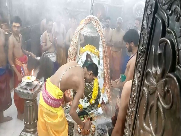 Bhasma aarti being performed at Mahakaleshwar Temple in Ujjain. (Photo/ANI)