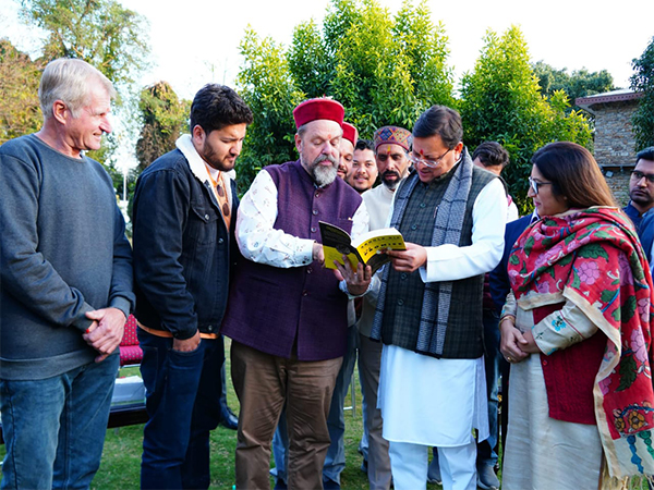 Australian tunnel expert Professor Arnold Dix met Chief Minister Pushkar Singh Dhami (Photo/ANI)