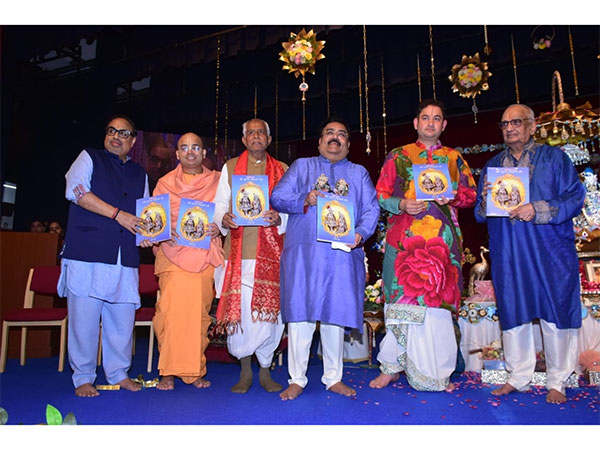 Shri Ajay Dhoot’s Book Hamare Pran Jugal Bihari Launched at Yashwantrao Chavan Hall by Shri Pundrik Goswami Ji 