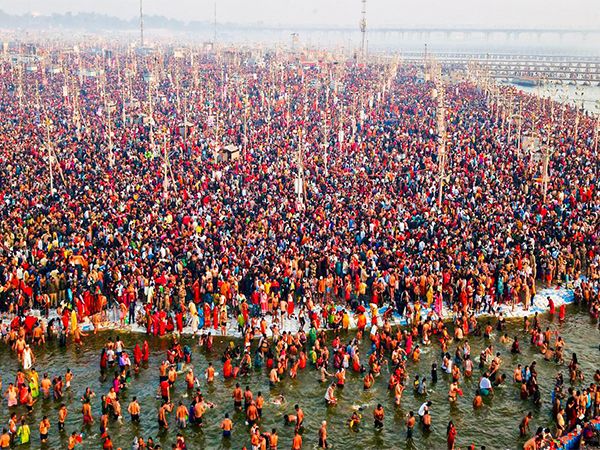 Devotees take a dip at Triveni Sangam (File Photo/ANI)