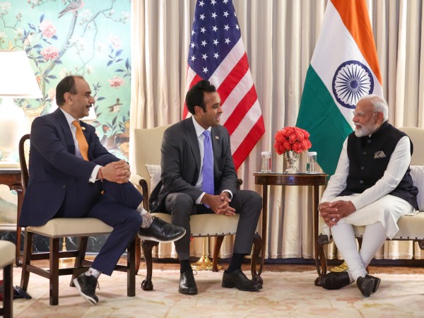 PM Narendra Modi meets Indian-origin entrepreneur Vivek Ramaswamy and his father-in-law (Image Credit: X/@NarendraModi)