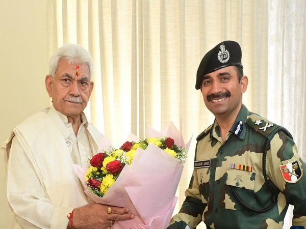 Inspector General, Border Security Force (BSF) Jammu Frontier Shashank Anand and Union Territory of Jammu and  Kashmir Lieutenant Governor Manoj Sinha  (Pic/DIPR)