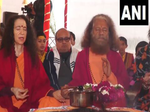 Swami Chidanand Saraswati and Sadhvi Bhagawati Saraswati(File Photo/ANI)