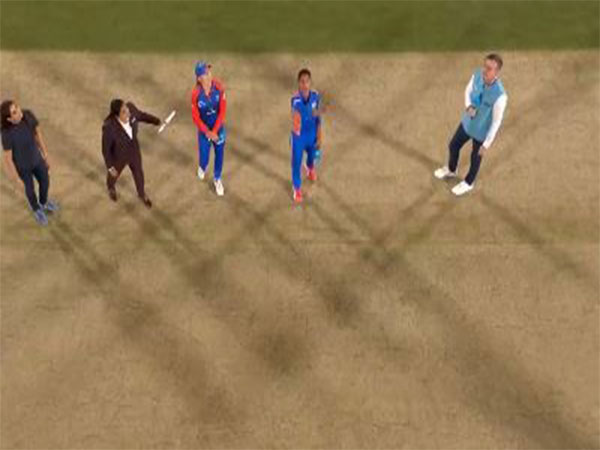 Lanning and Harmanpreet (left and right) at toss. (Photo- WPL X/@wplt20)