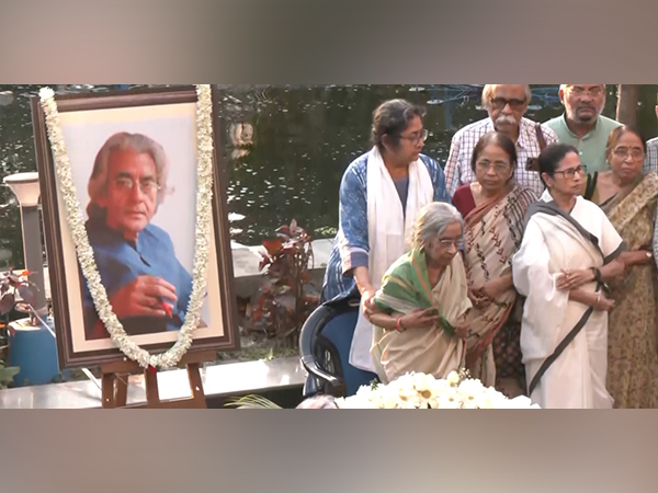 Pratul Mukhopadhyay last rites (Image Source: ANI)