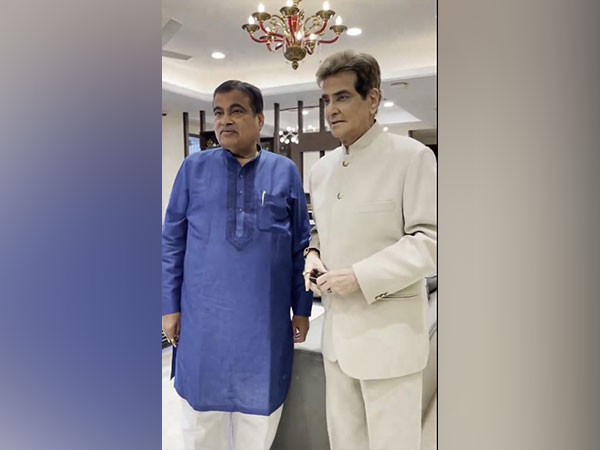 Nitin Gadkari and actor Jeetendra (Image Source: X/@nitin_gadkari)