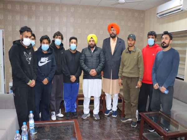 Punjab's ministers meet Indian nationals who returned from US at Amritsar Airport (Image Credit: DPRO asr)