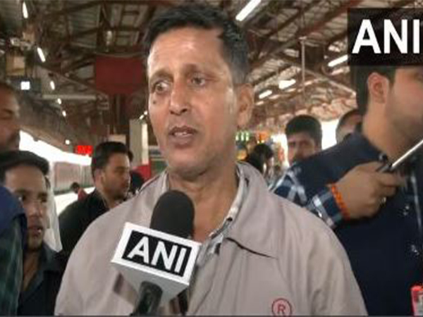 An eyewitness and survivor, Gupteshwar Yadav speaking on Delhi Stampede (Photo/ANI)