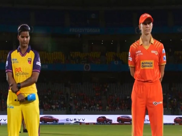 Deepti Sharma and Ashleigh Gardner during the time of the toss (Photo: @wplt20/X)