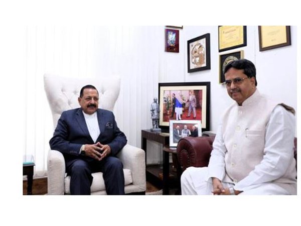 Tripura Chief Minister Manik Saha and Union Minister Jitendra Singh(Pic/PIB)