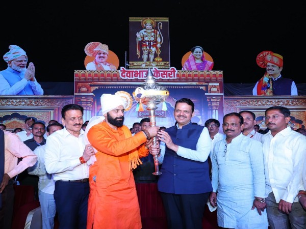Maharashtra CM Devendra Fadnavis honors wrestlers at 'Namo Wrestling Mahakumbh 2.0' in Jalgaon (Photo/@CMOMaharashtra)